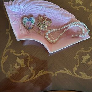 Vintage Hoenig of California pink Dish w/ vintage Pearl and Brooches